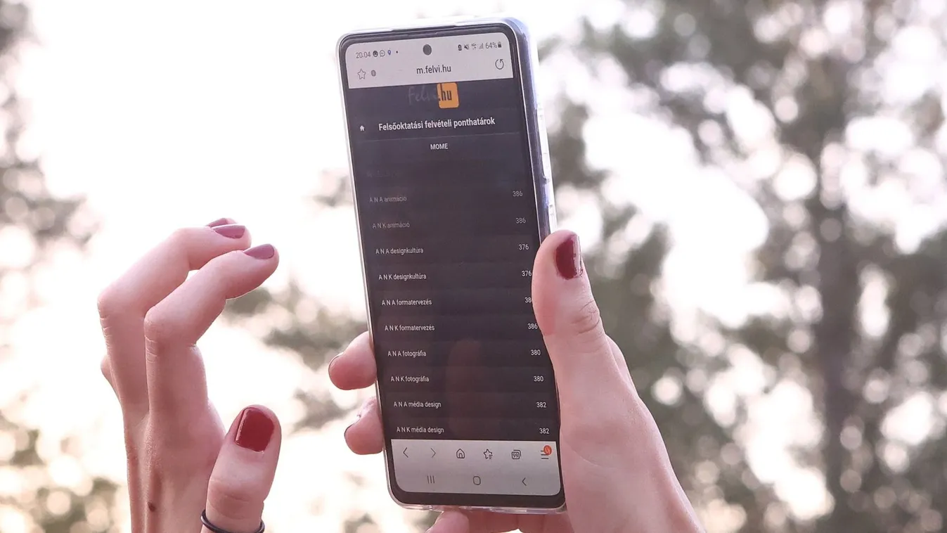 Akit nem vettek fel sehová, fizetnie kell. Mutatjuk mennyit!