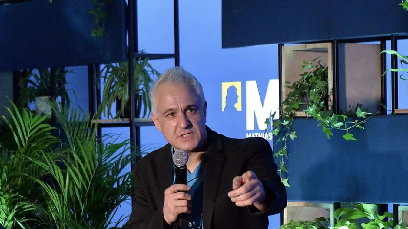 Amerikai sztárfilozófus védte meg Magyarországot