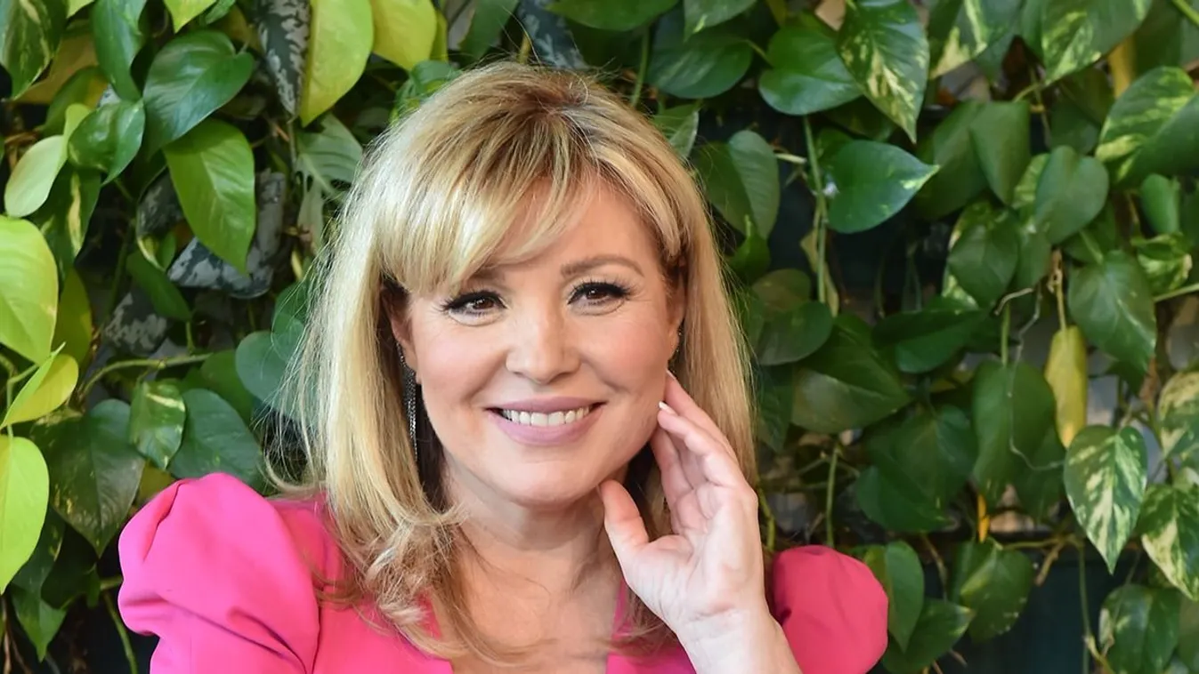 Bikinis fotóval ünnepelte 50. születésnapját Liptai Claudia