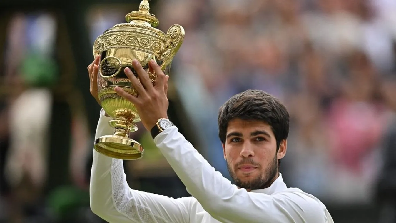 A szüleivel lakik a milliárdos wimbledoni győztes