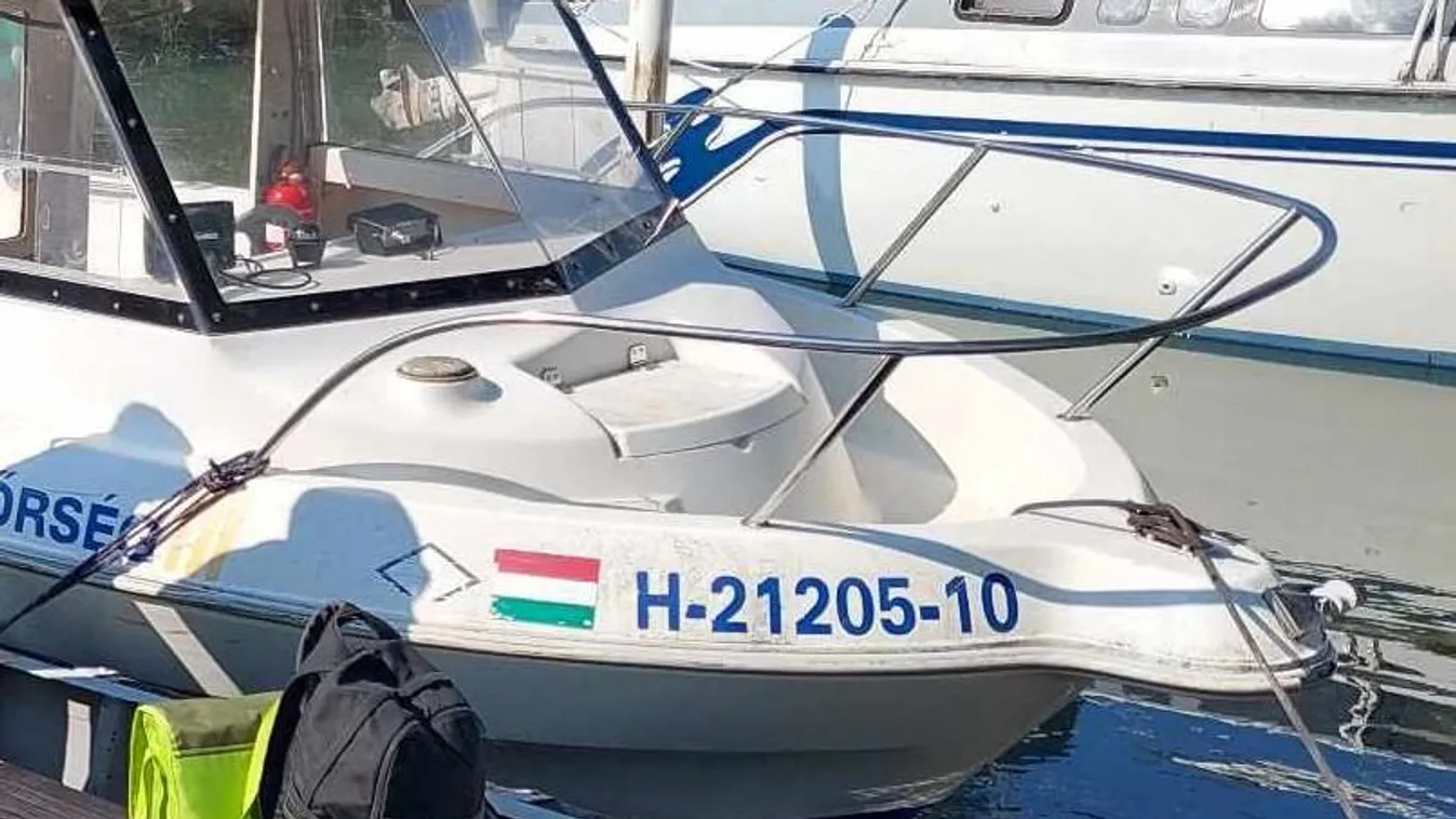 Éltveszélyes karókat húztak ki a Balatonból