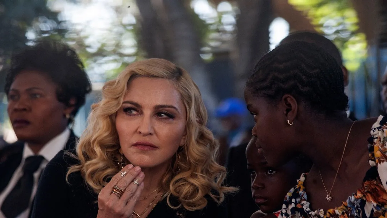 Nagy bejelentést tettek az intenzíven fekvő Madonna kapcsán