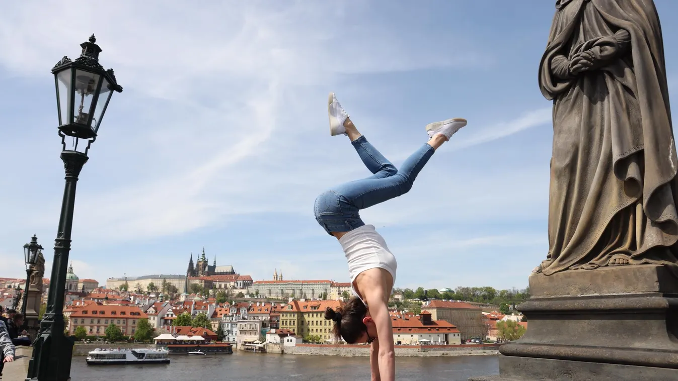 Gyönyörű magyar lány kápráztatja el a világot
