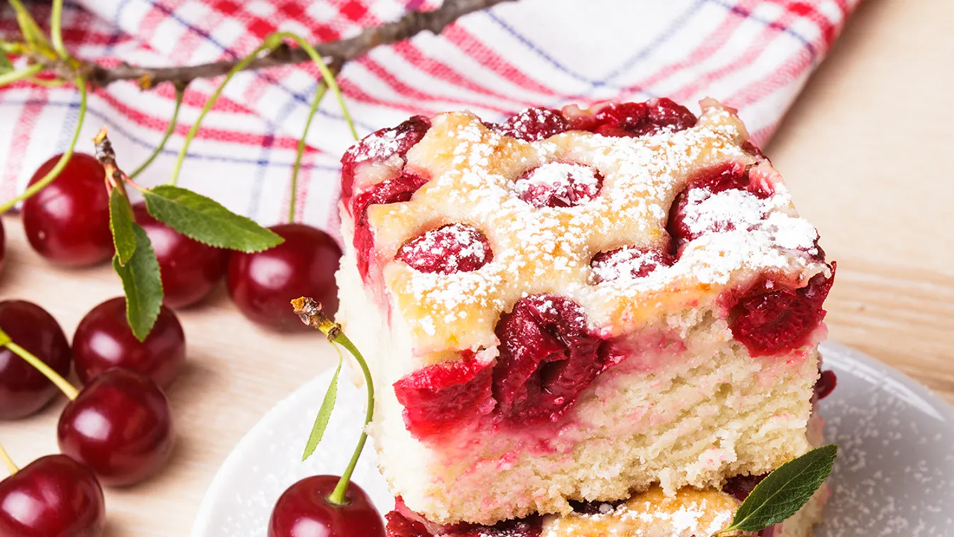 Kefíres-meggyes: mindent visz ez a könnyű nyári sütemény