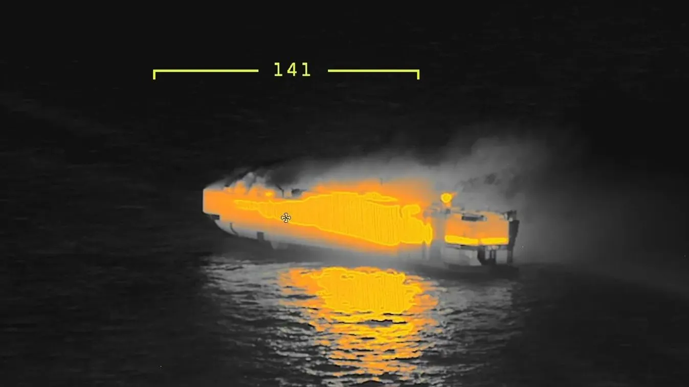 Kigyulladt egy villanyautó, leégett tőle 2800 másik - Videó