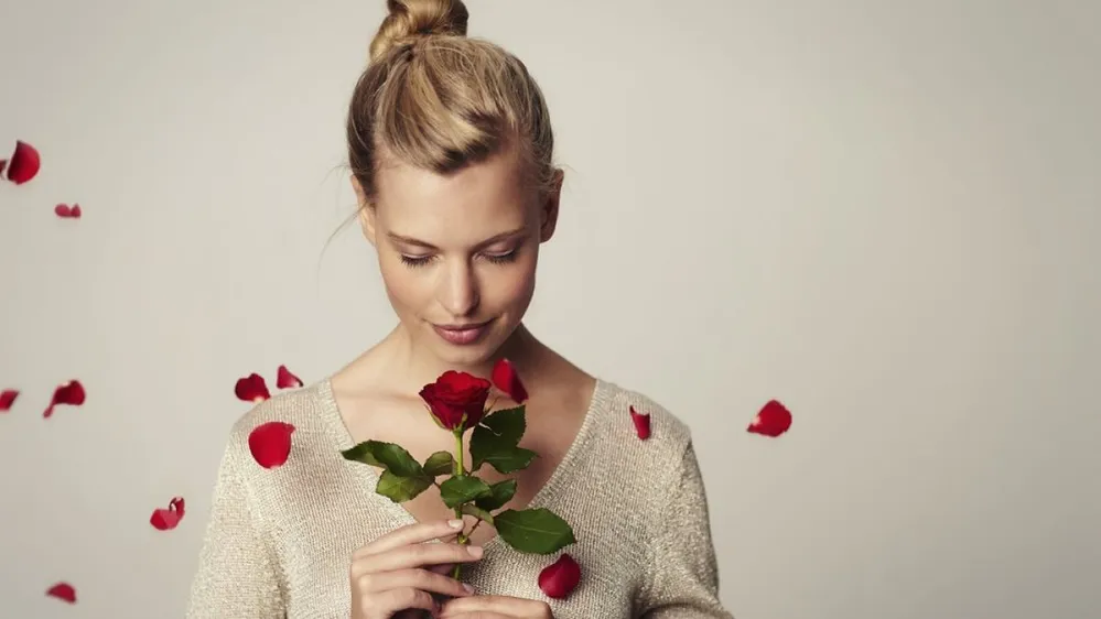 Beautiful,Woman,With,Red,Rose,Petals,,Studio