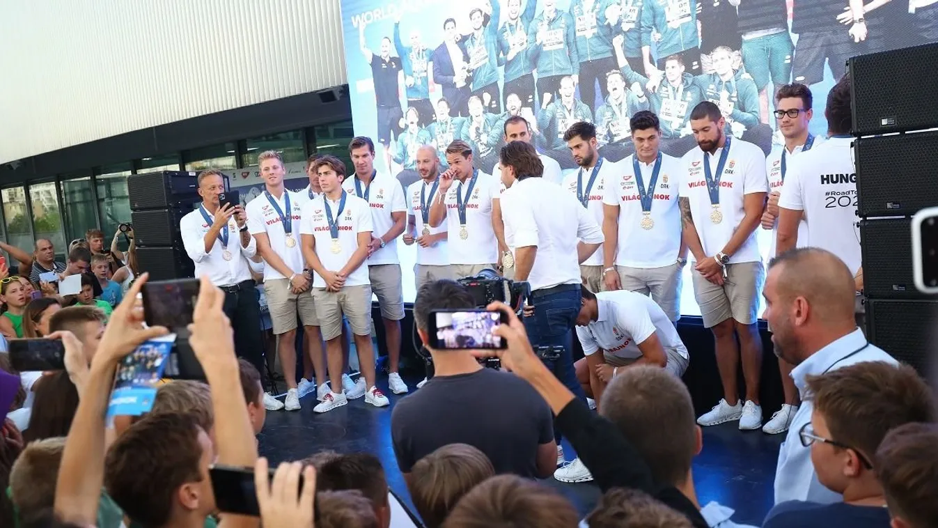 Hazajött Budapestre a világ legjobb csapata - fotók