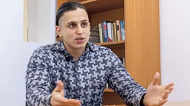 Futó kalandból született gyermeke édesanyja látogatja Aureliót a börtönben