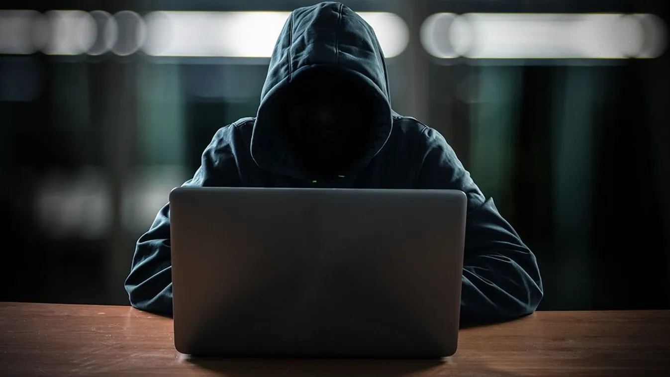 Pedofilok támadnak magyar tinilányok Facebook csoportjában