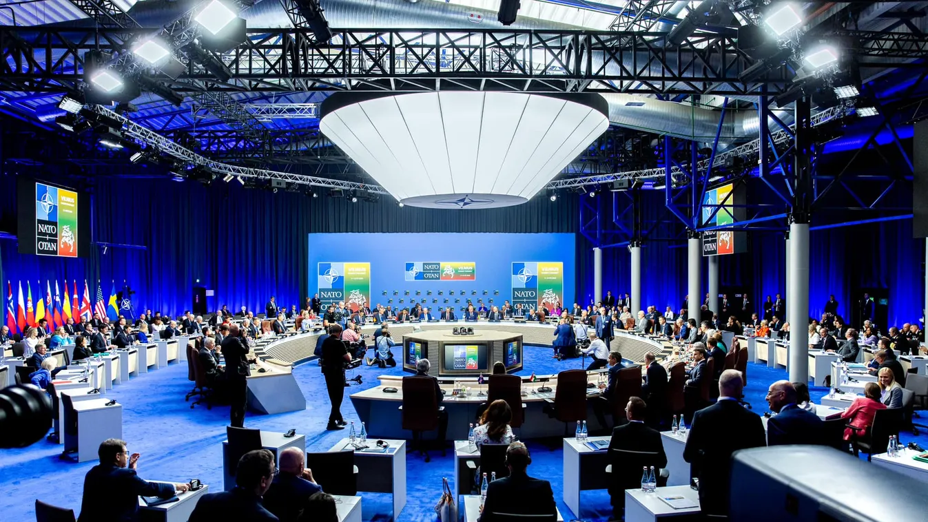 NATO-csúcs: Sikerül elkerülni a háborús eszkaláció veszélyét