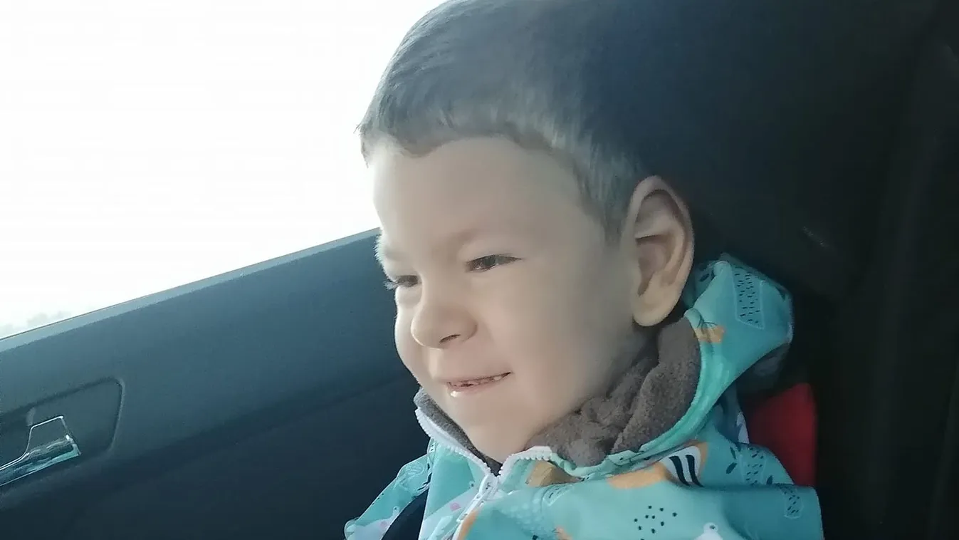 Friss fotók az SMA-s Zsombiról: ez vár rá a nyáron