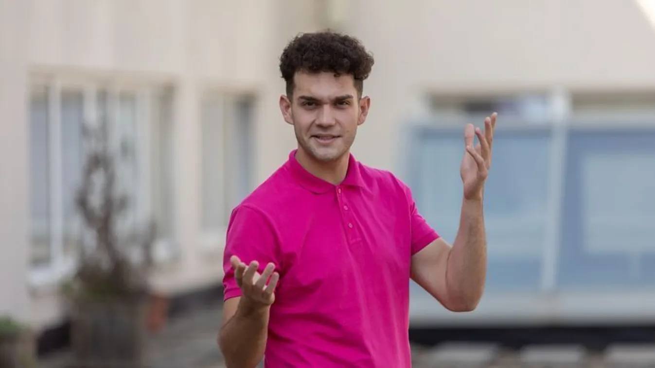 Elkelt Kaly Roland: Eljegyezte szerelmét az énekes