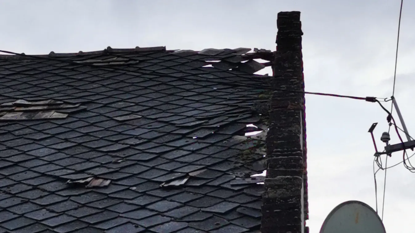 Lakhatatlanná vált János háza, közben le is betegedett