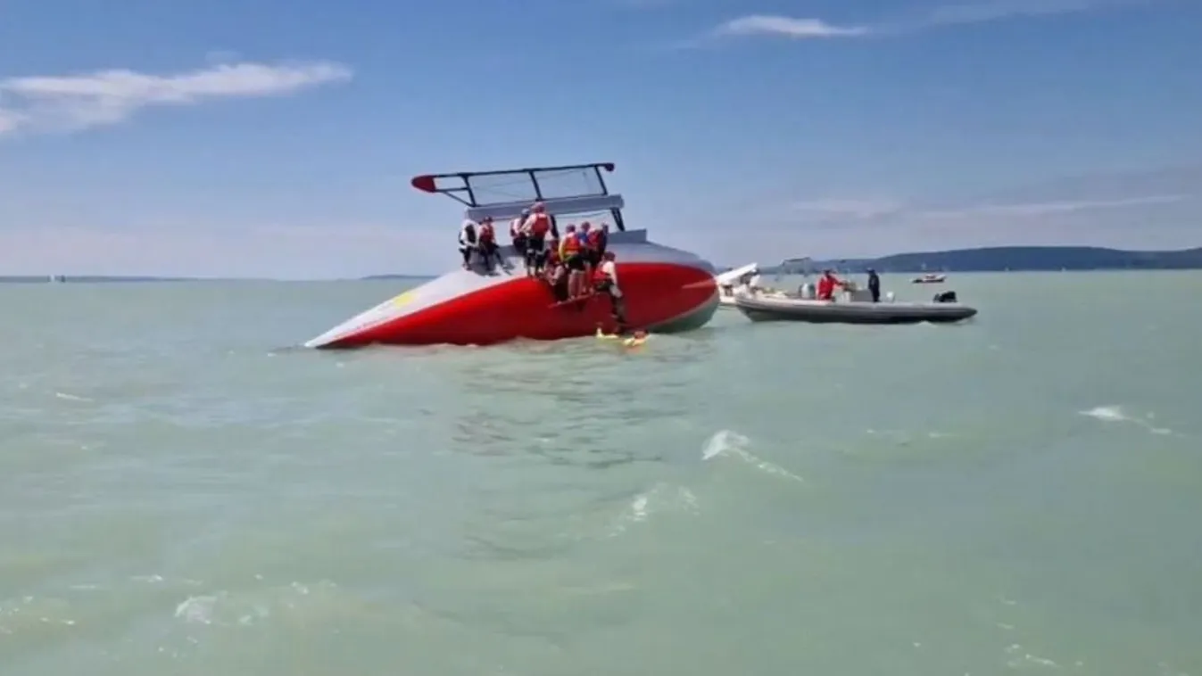 Véget ért a verseny, felborult egy vitorlás a Kékszalagon