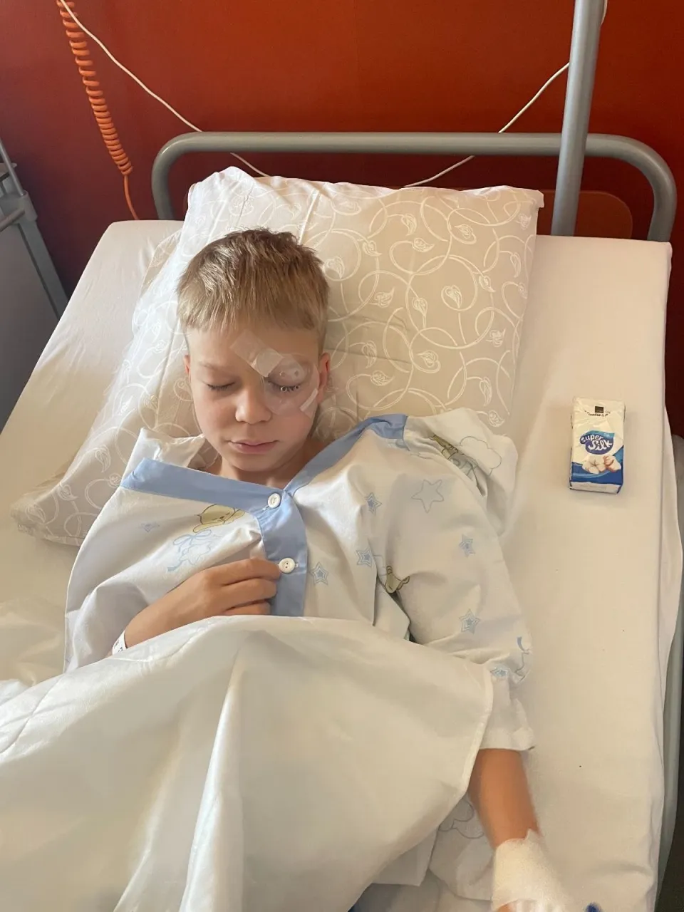 Pintér László Zalán, retinoblastoma, szemműtét, betegség, daganatos sejt, Pintér Enikő, fiatal, srác,