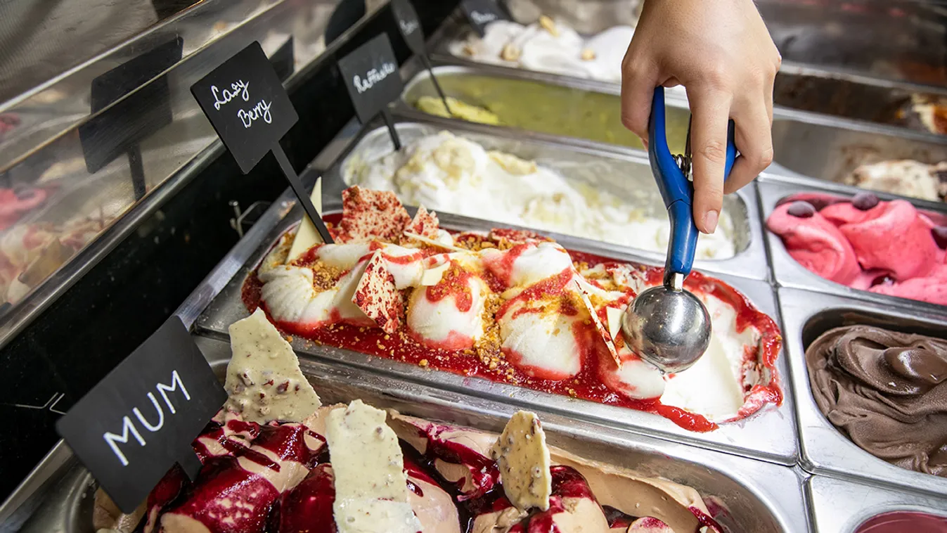 Pénisz alakú nyalánkságok miatt fagyos a hangulat