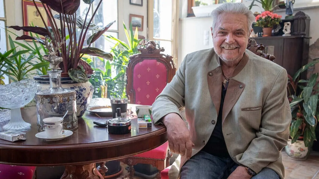 Betyárok avatták fel Oszter Sándor emlékművét, így néz ki - Fotó