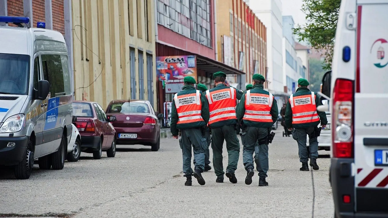 Ezeket a csodaautókat árverezi el a NAV - Videó