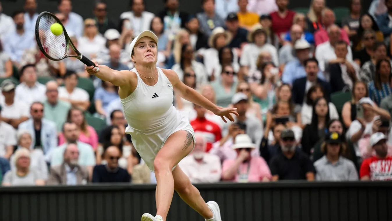 Meztelenül is fotózták a wimbledoni torna kebelcsodáját