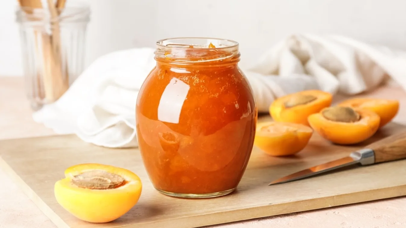 Így készítik az olasz nők a sárgabaracklekvárt