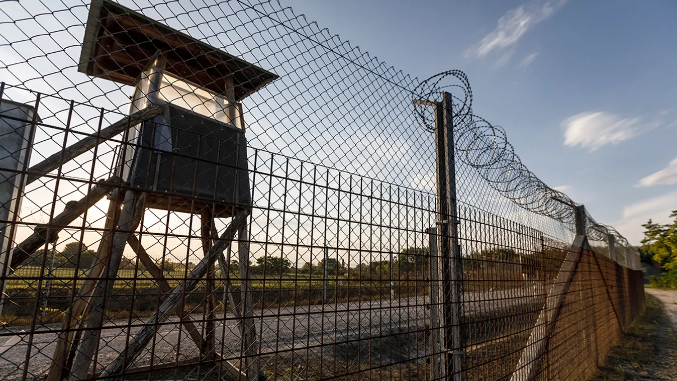 1201 hatérsértő migráns csak a hétvégén