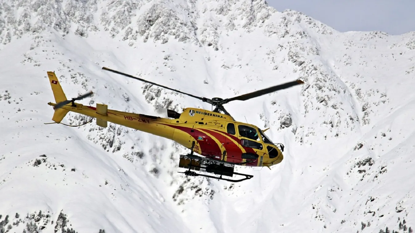 Eltűnt egy helikopter az Everest közelében
