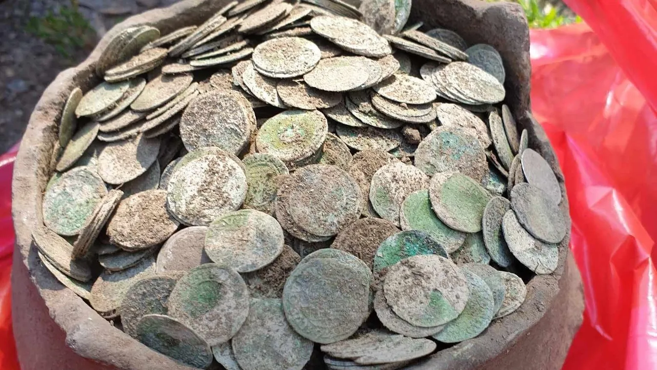 Több ezer 500 éves magyar pénzérmét talált egy férfi