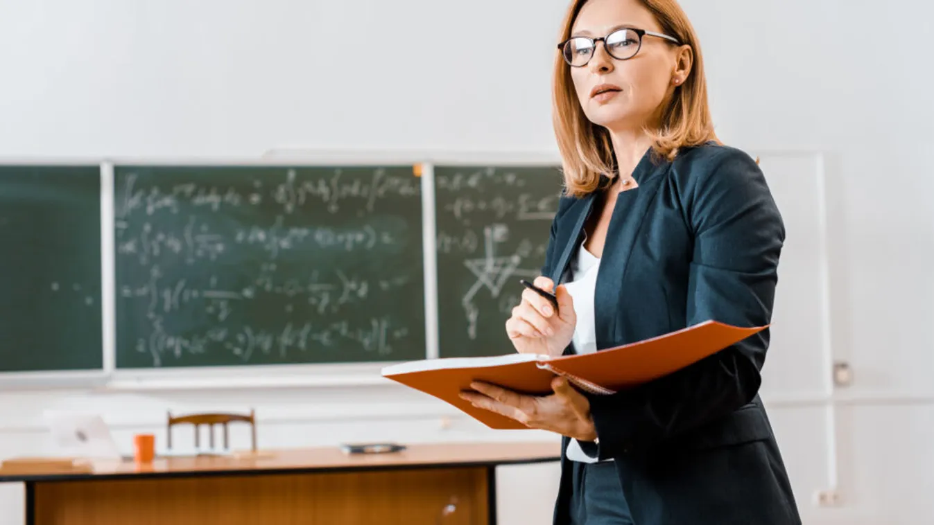 Az új pedagóguséletpálya-törvény 800 ezres bért jelent