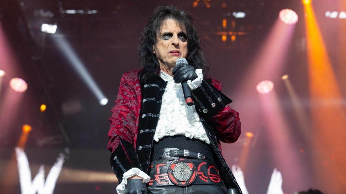 Angyalok izzítják a tömeget a Hollywood Vampires koncert előtt