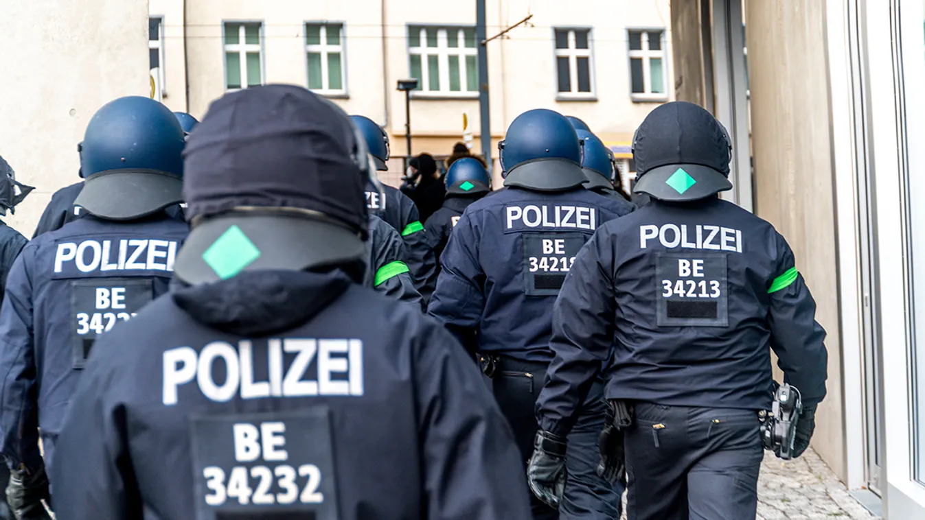 Francia mintára randalíroznak menedékkérők Németországban