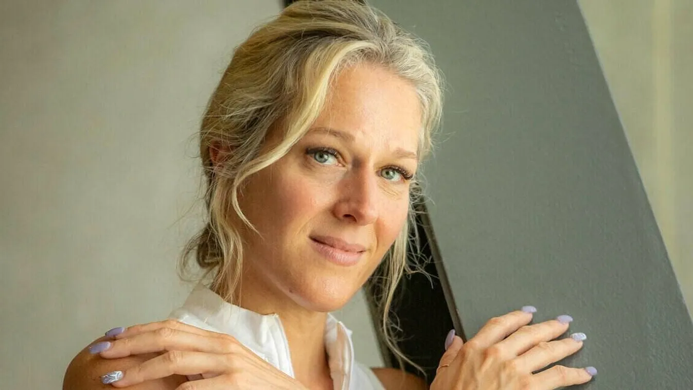 Kárpátaljai magyaroknak énekelt Wolf Kati