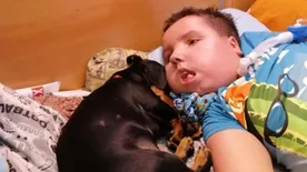 Egyetlen barátja van csak az SMA-s Zsoltikának, Füge a tacskó