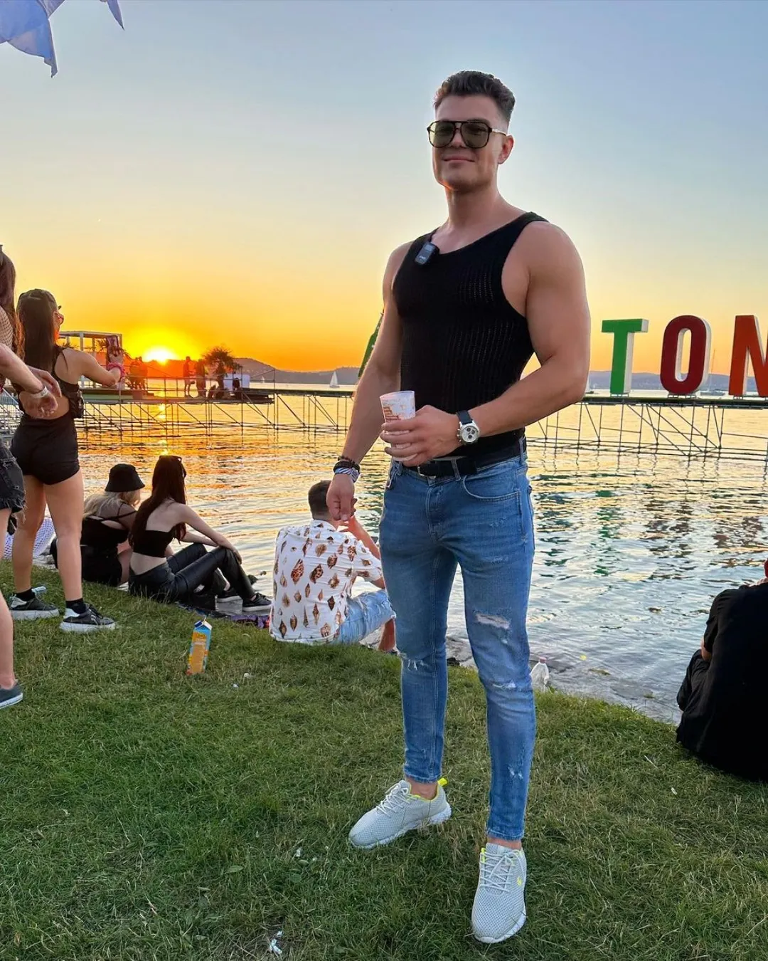 Pumped Gabo és a Balaton Sound neve már a kezdetektől összeforrt. A dj csak egy napon villantotta meg kidolgozott felsőtestét. 