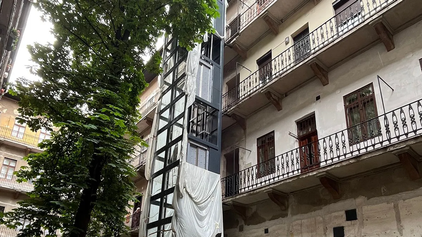 Így építkezik a baloldal: semmibe nyíló lift, 5 méteres út