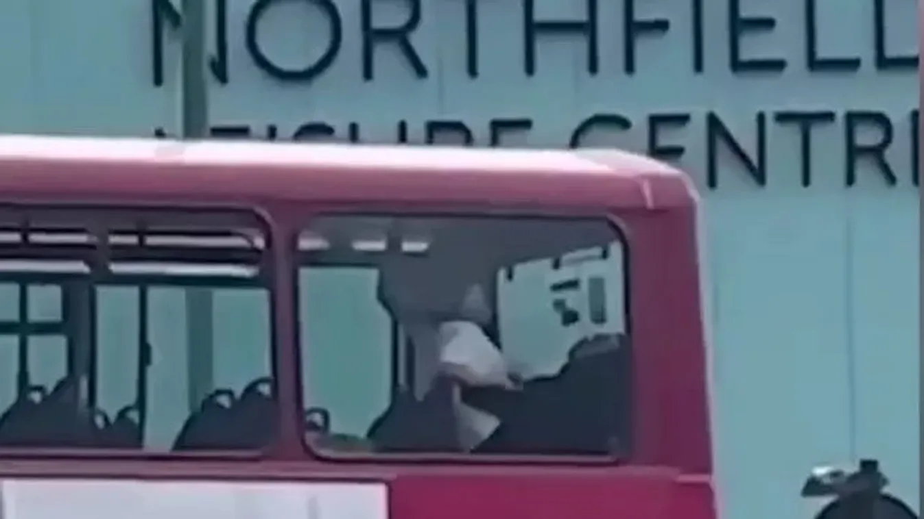 A buszon esett egymásnak a kéjenc párocska