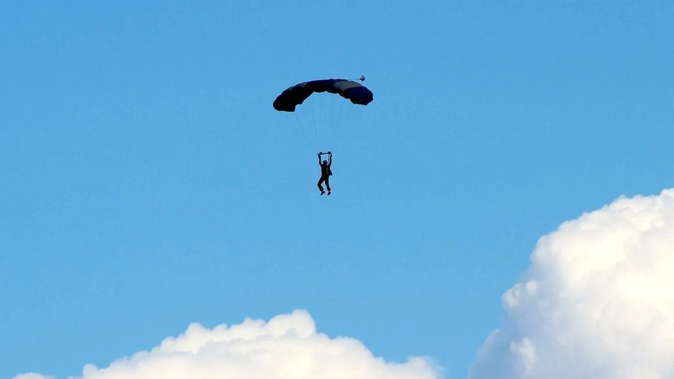 12 nap után meghalt a balesetet szenvedett ejtőernyős