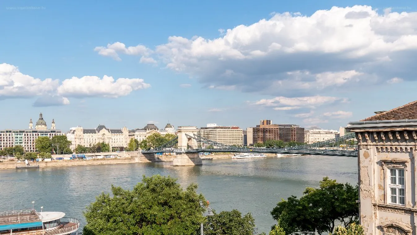 Ebben a lakásban egész nap bámulhatja a Lánchidat!