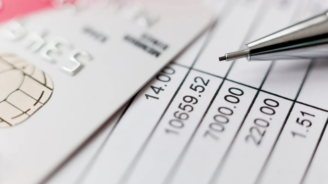 Júliustól olcsóbbak lesznek a banki alapszámlák