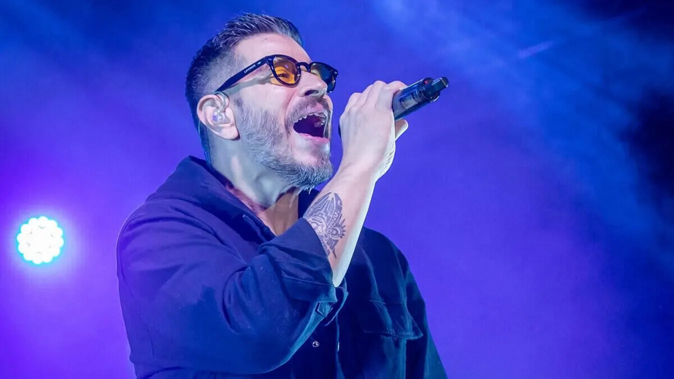 Sáfrány Emesével való szakítása után Intire újra szerelmes