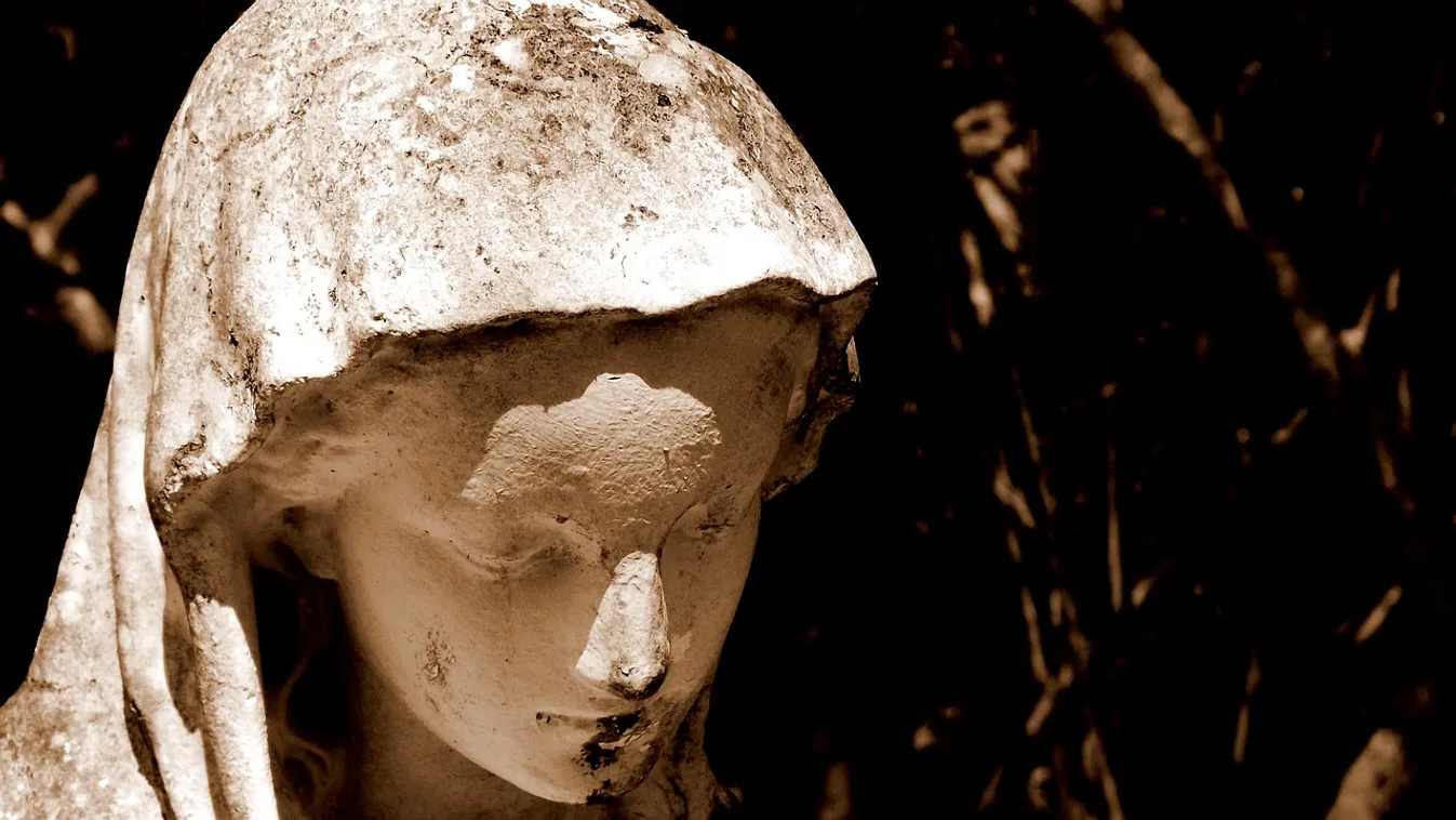 „Szűz Mária kétszer jelent meg nekem a Ryanair járatán"