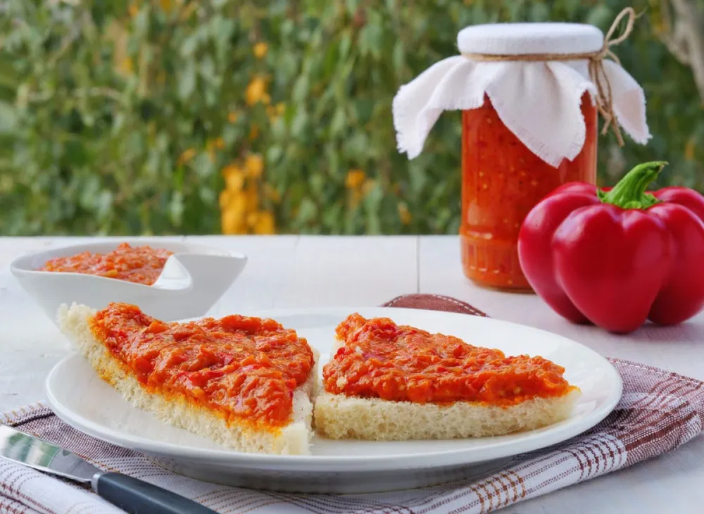 Eggplant,Vegetable,Caviar,Spread,On,Bread.,Aubergine,Stewed,Puree,Preserves