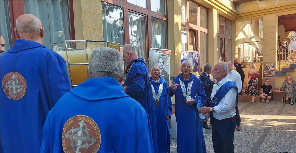Bekeverték az ország legnagyobb fröccsét Jedlik szülőfalujában,  Szímő