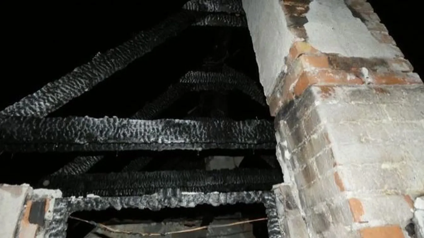 Rágyújtotta gyermekeire tassi lakóházukat a horrorapa