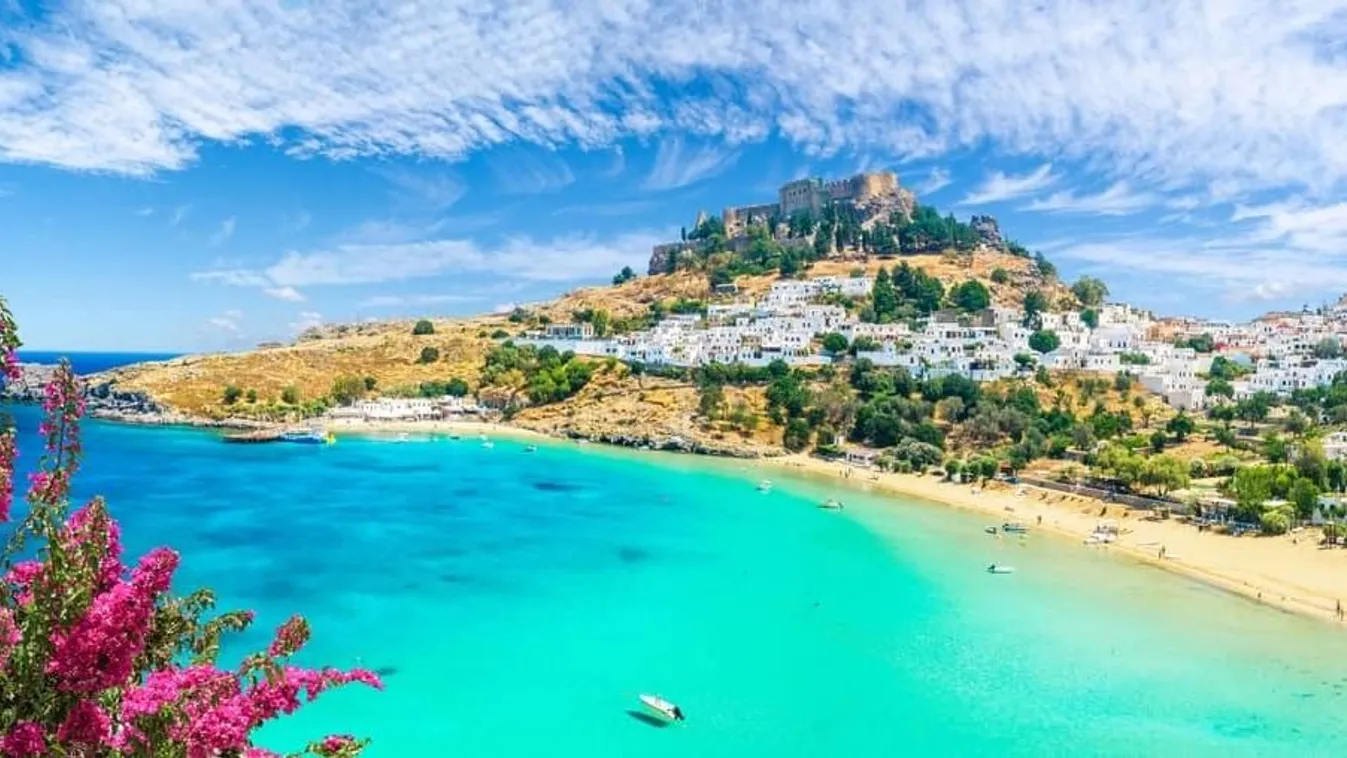 Görögország ingyen nyaralást kínál az evakuált turistáknak