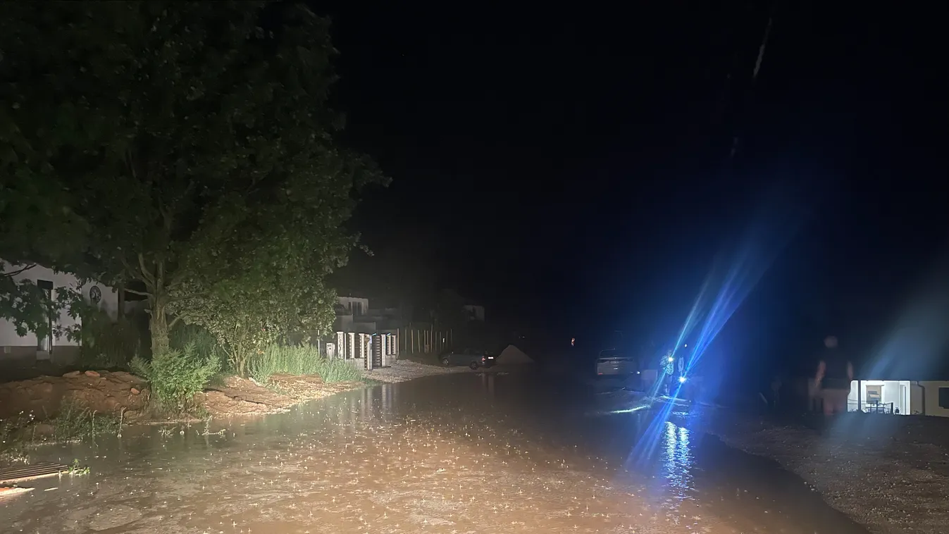 Elárasztotta az özönvíz az országot, brutális képek érkeztek