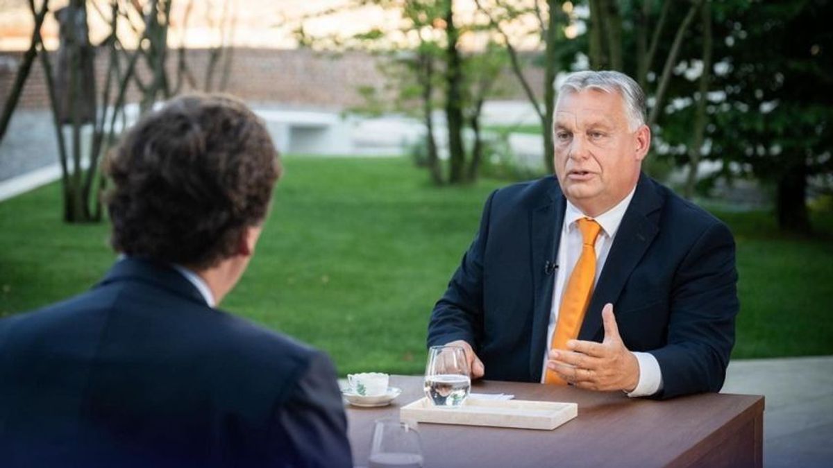 Orbán Viktor Tucker Carlsonnak: Az orosz-ukrán háború megoldásának kulcsa Amerika kezében van