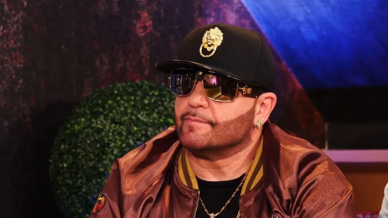 Furcsa videó került ki a netre Kozsóról és egy delfinről