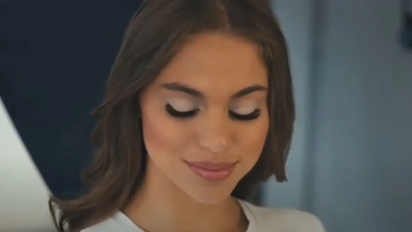 Kitette gyönyörű melleit a magyar szépségkirálynő – fotó