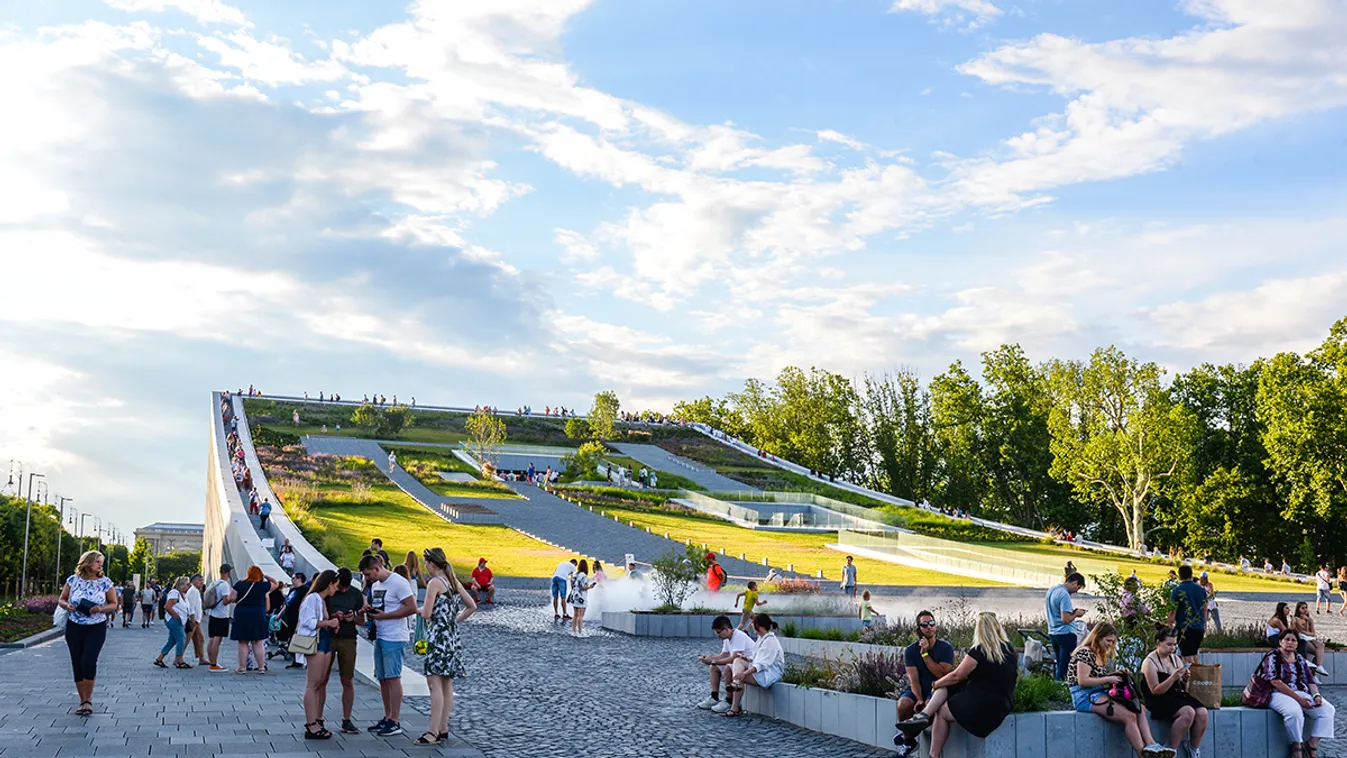 A Néprajzi Múzeum tetején csapatták