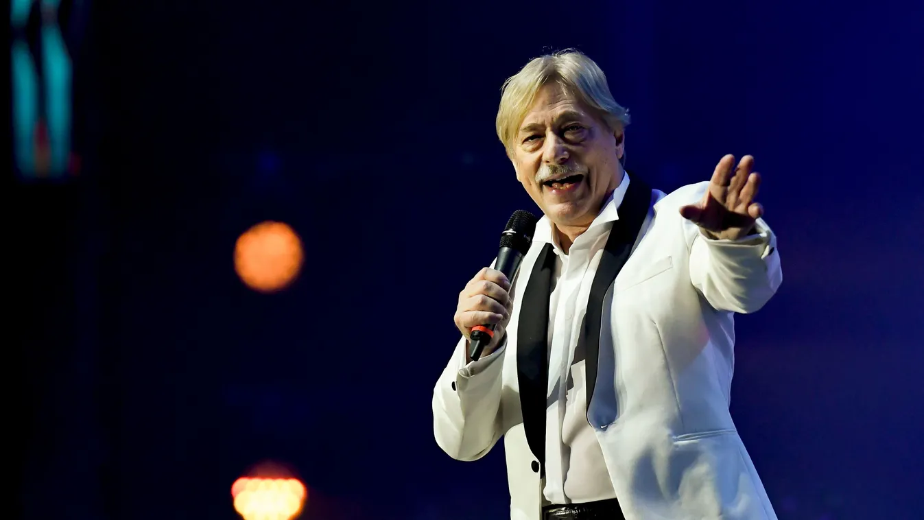 Közel a 80-hoz sem vesz vissza a tempóból a legendás énekes